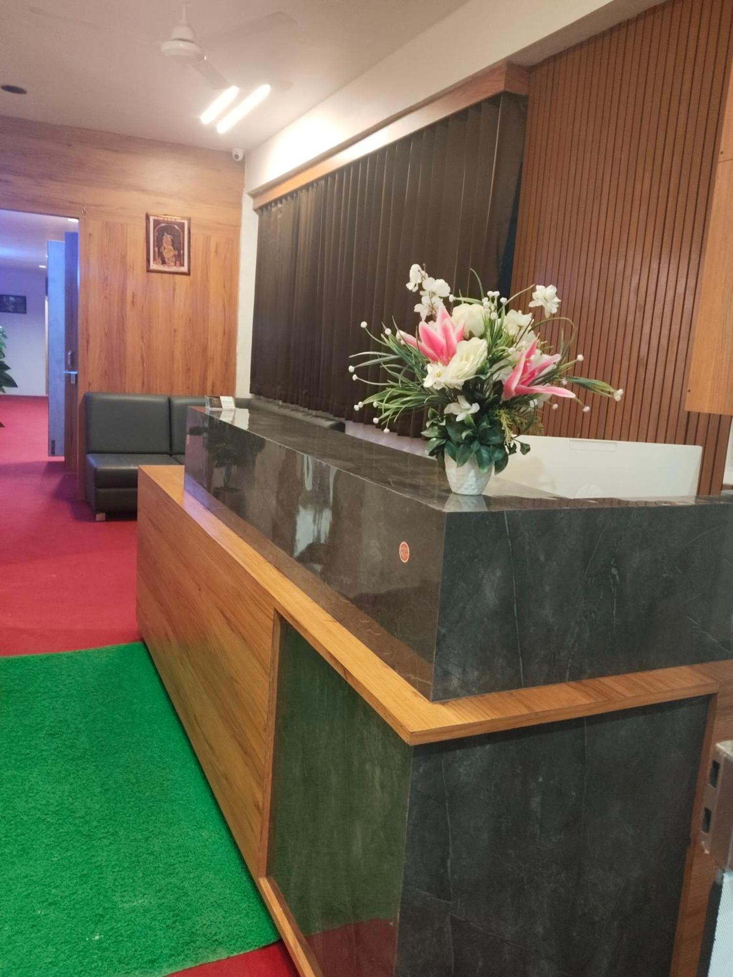 Hotel Royal Relax Gandhinagar Dış mekan fotoğraf